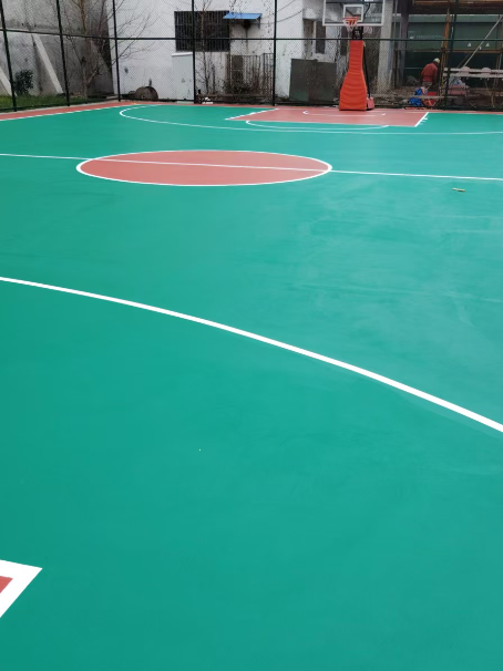 武城 球场长期使用易出现地面开裂